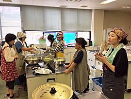 7月31日（月）組合員による炊き出し（らくゆう館）