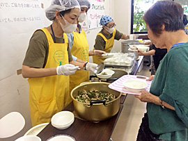 8月7日（月）組合員による炊き出し（らくゆう館）