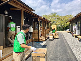 家電品のお届け（杷木小学校仮設住宅）