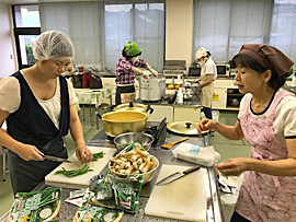 9月14日（木）炊き出し準備（らくゆう館）