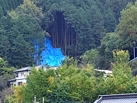 裏山が崩れた杷木星丸の被災者宅