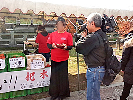 みやま市の寺院で行われた復興応援イベントで、志波柿の販売支援を行いました。