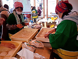 仮設住宅林田団地で餅つき