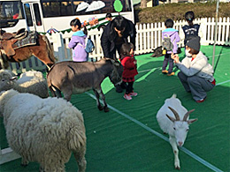 御船町高木小学校の学童保育「うさぎクラブ」と地域の子どもたちへのクリスマスイベント