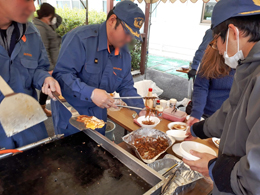 益城町畑中地区の天満宮祭での炊き出し支援