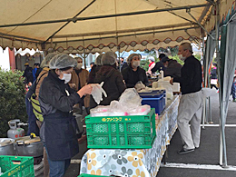 益城町畑中地区の天満宮祭での炊き出し支援