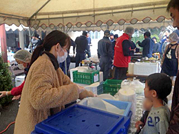 益城町畑中地区の天満宮祭での炊き出し支援