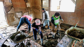 杷木寒水の個人宅の土砂かき出し