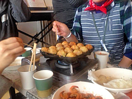 馬水仮設団地での「たこ焼きパーティー」