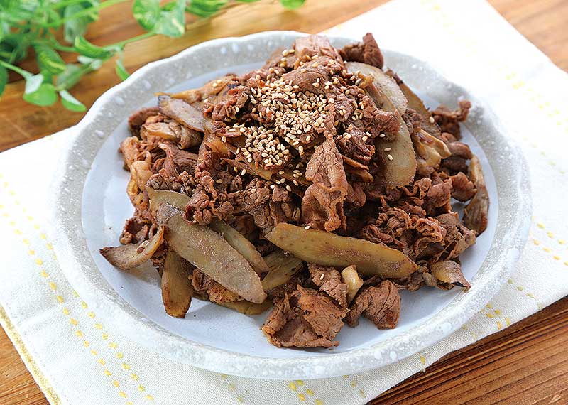 牛肉とまいたけのウスターソース炒め
