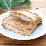 ロースハム、チーズ、キャベツのフライパンホットサンド