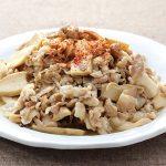 きのこと豚バラのめんつゆバター炒め