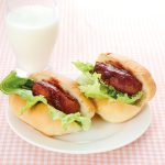 リッチロールに挟んで　野菜たっぷり豆腐ハンバーグでヘルシーハンバーガー