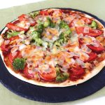 旬の野菜を使用した具材たっぷりクリスピーピザ